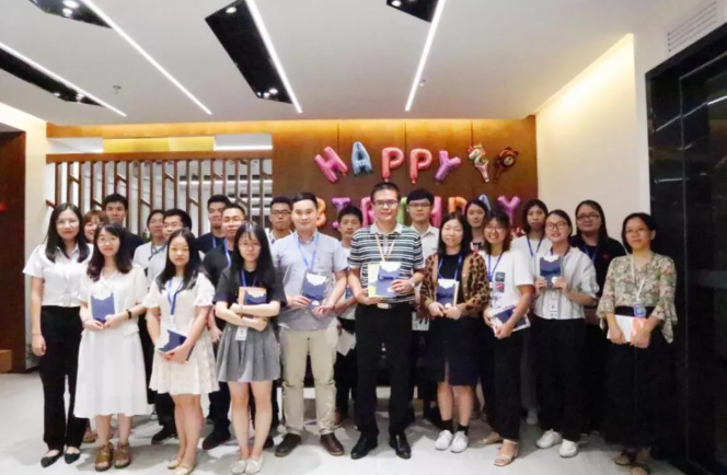 鹏博员工生日会