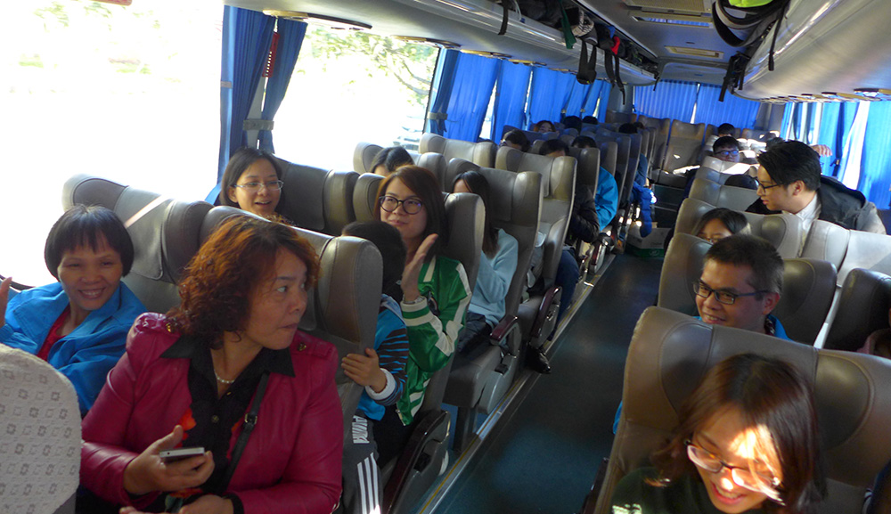 大巴上.jpg