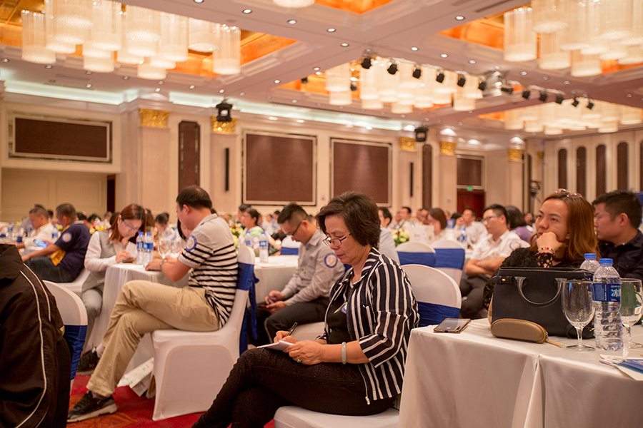 15-会议过程客户作笔记 (1).jpg